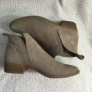 Dolce Vita Women’s booties 9.5
